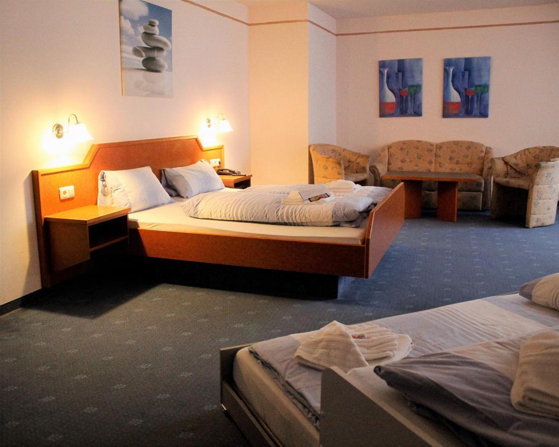 Waldhotel Feldbachtal Neuhaus am Rennweg Kültér fotó