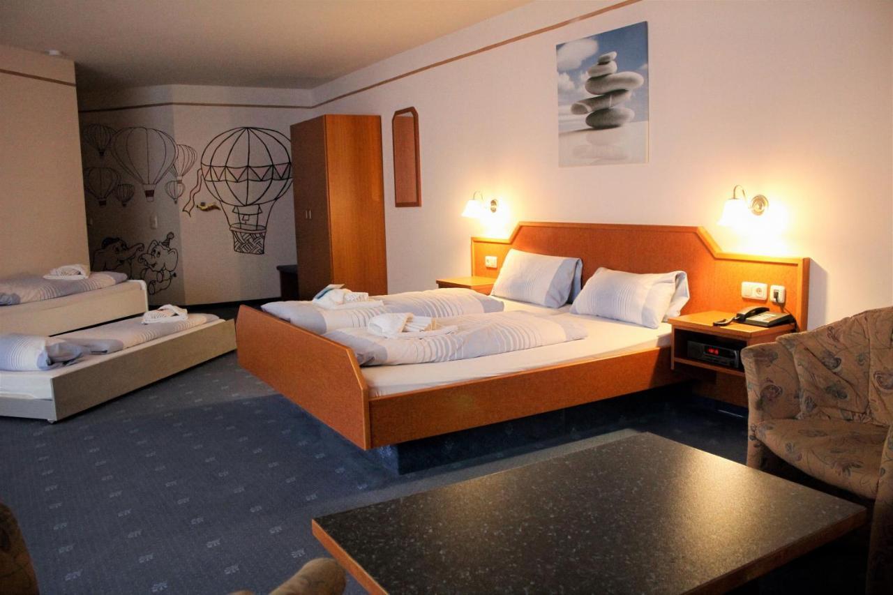 Waldhotel Feldbachtal Neuhaus am Rennweg Kültér fotó